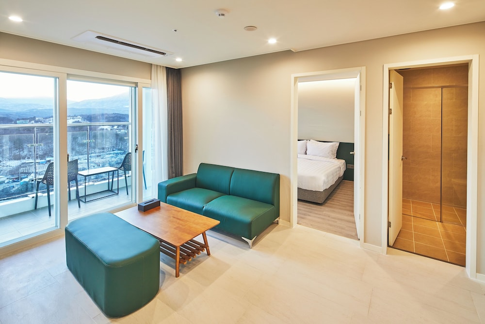 Superior Two-Room Mountain