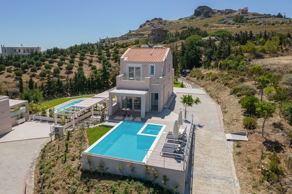 Purple Villa photo 3