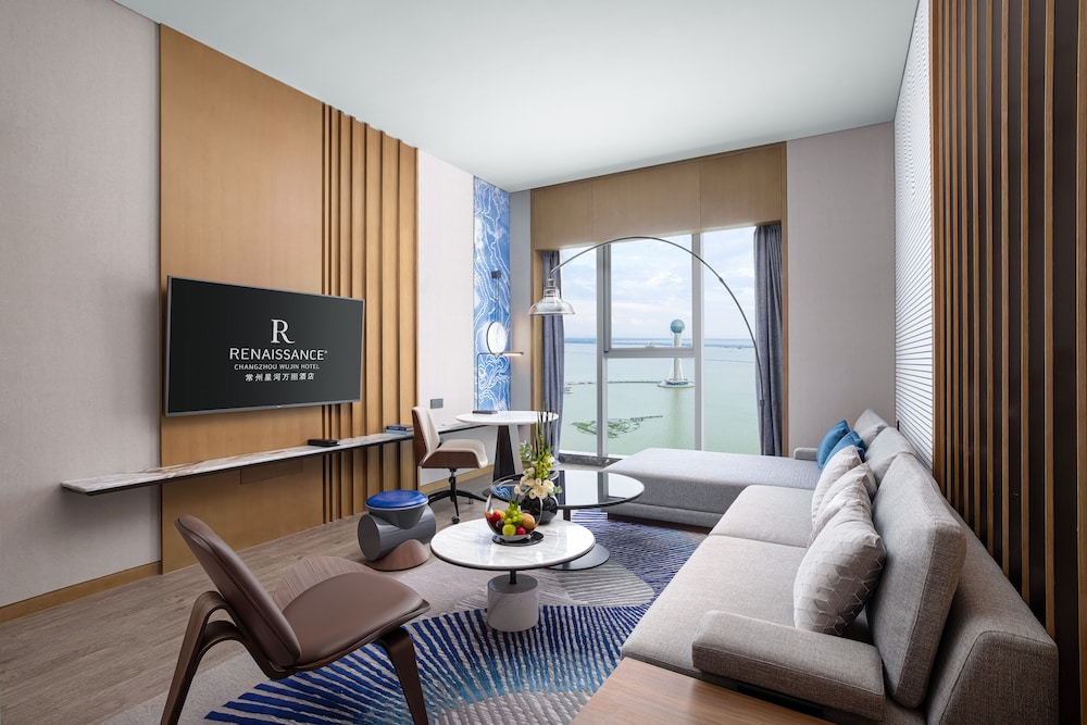 Club Suite, 1 Bedroom - Photo 3