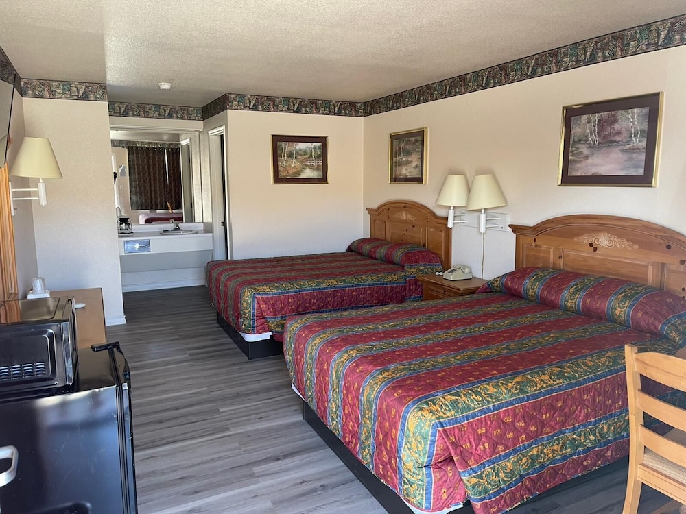 Room, 2 Queen Beds, Non Smoking, Kitchen photo 1