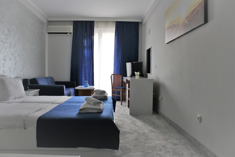 Standard Triple Room, Balcony, Sea View photo 1