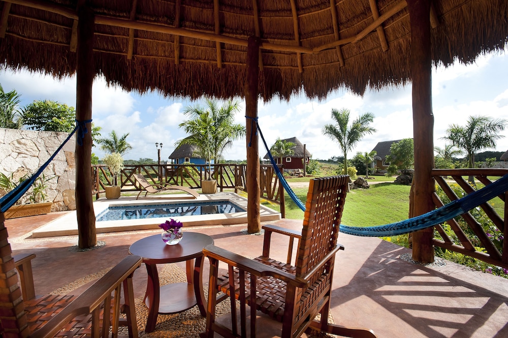 Deluxe Cabin, 1 King Bed, Private Pool, Garden View (Palapa Roof) photo 1