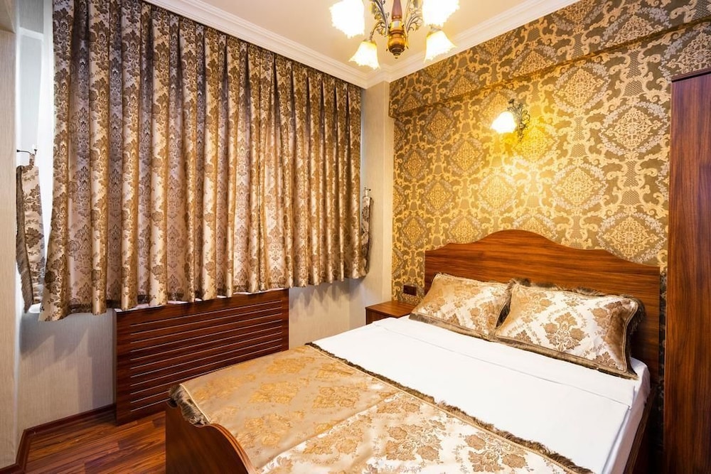 Deluxe Suite photo 1