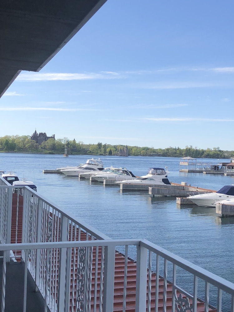 Superior Loft, 1 Double Bed, Jetted Tub, Marina View photo 3