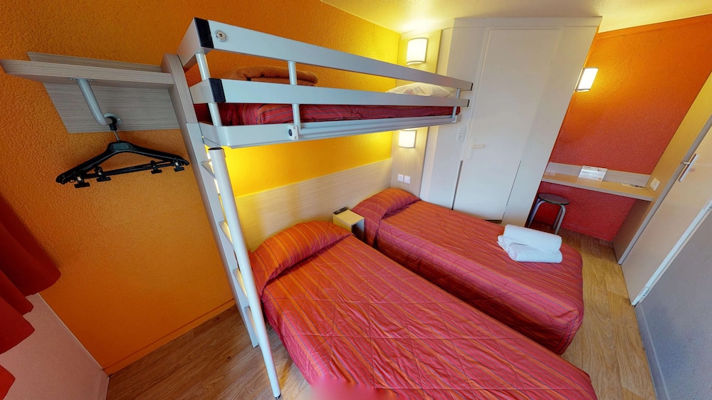 Standard Room, 3 Twin Beds photo 1