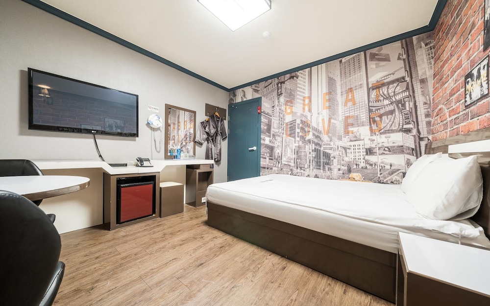 Room (Standard Room) - Photo 4