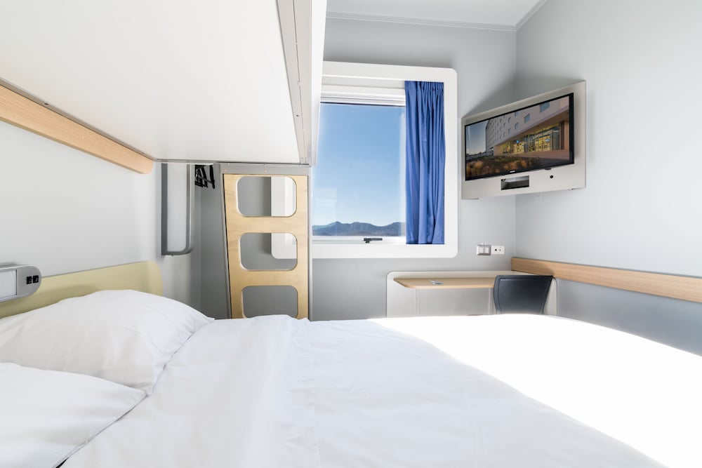 Standard Room, Multiple Beds photo 2
