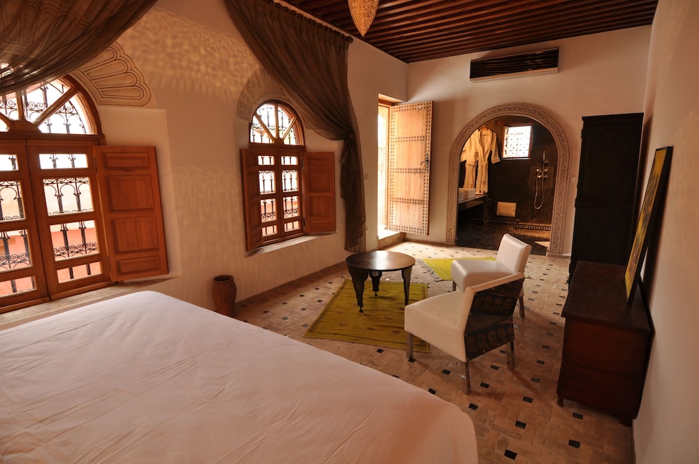 Romantic Double Room (Alia) photo 2