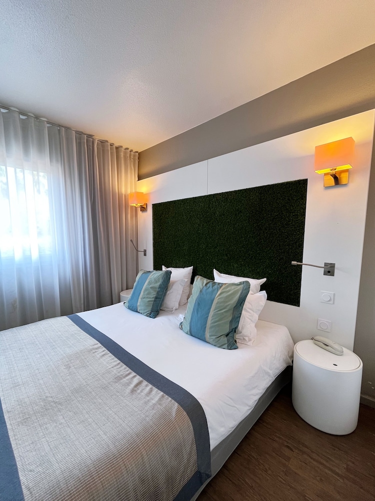 Standard Twin Room - Photo 2
