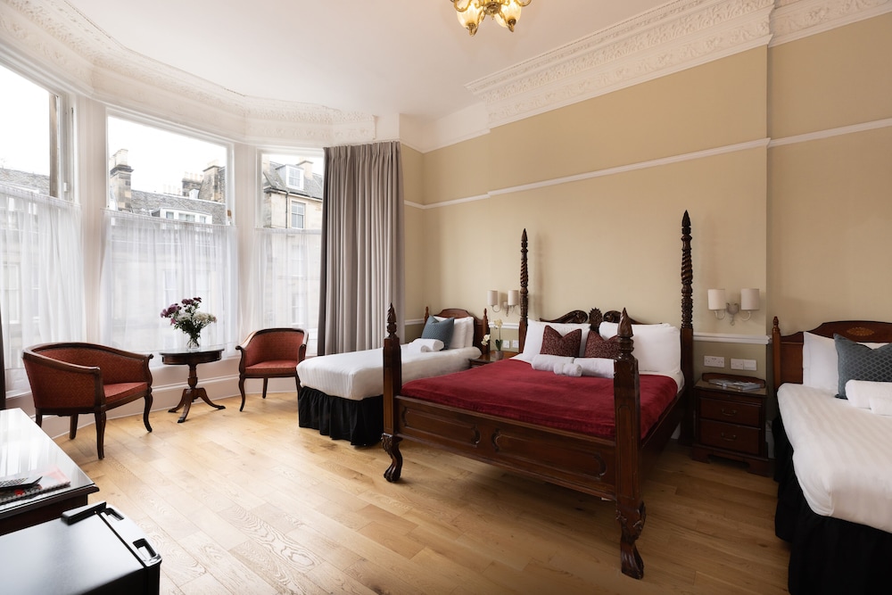 Classic Quadruple Room, Multiple Beds - Photo 4