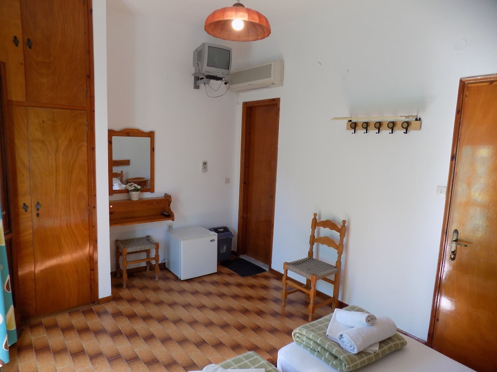 Classic Double Room, 1 Bedroom, Hill View photo 2