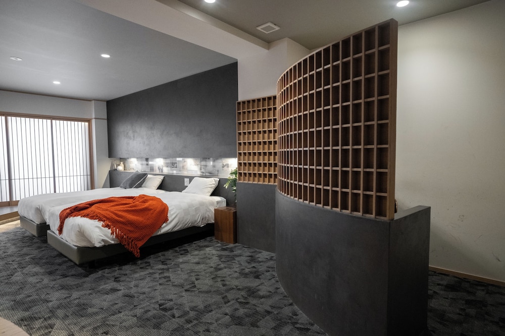 Signature Suite (Non-smoking) - Photo 11