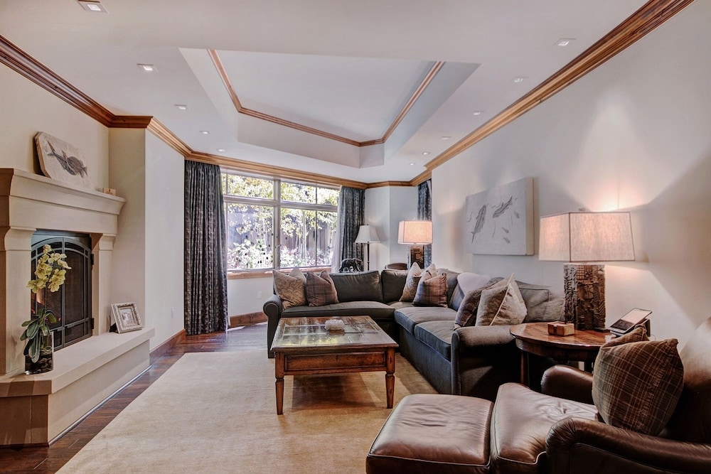 Condo, 2 Bedrooms