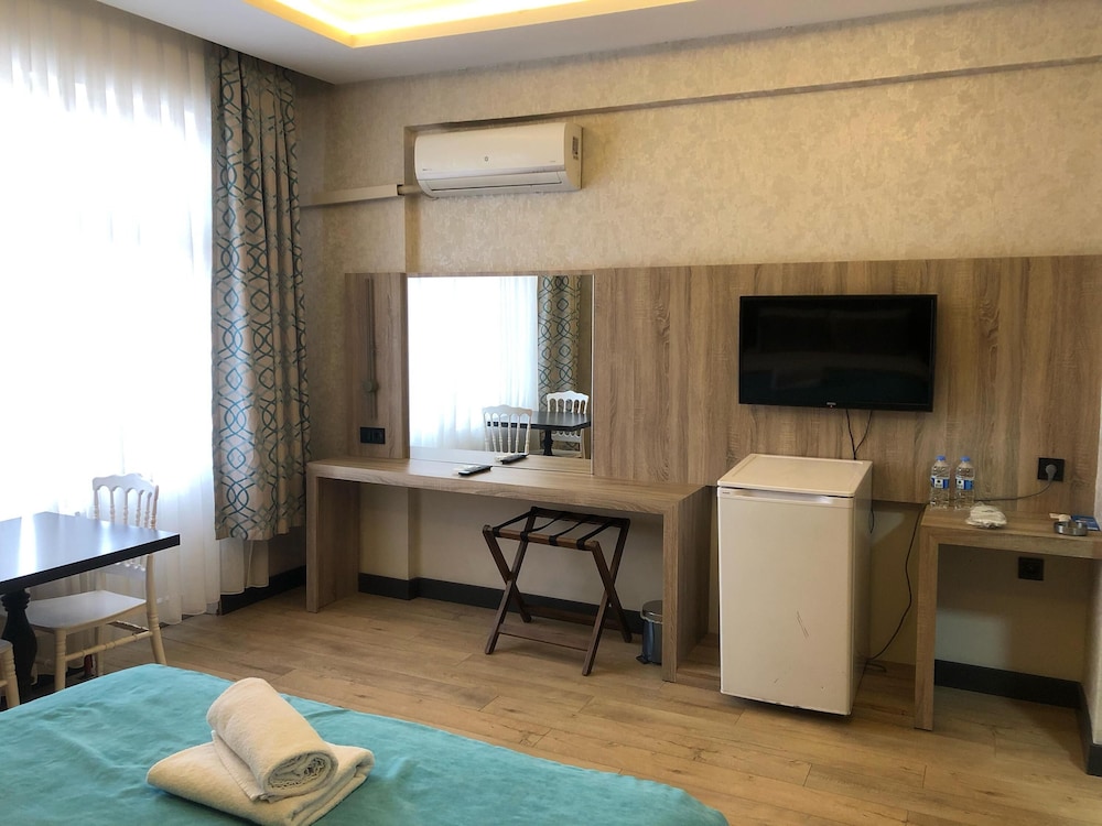 Corner Room with Lake View photo 2