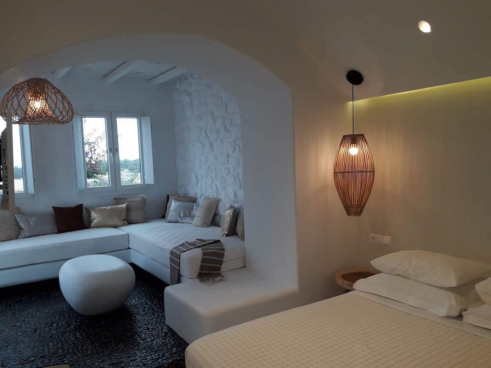 Romantic Studio Suite, Multiple Beds, Ground Floor photo 3