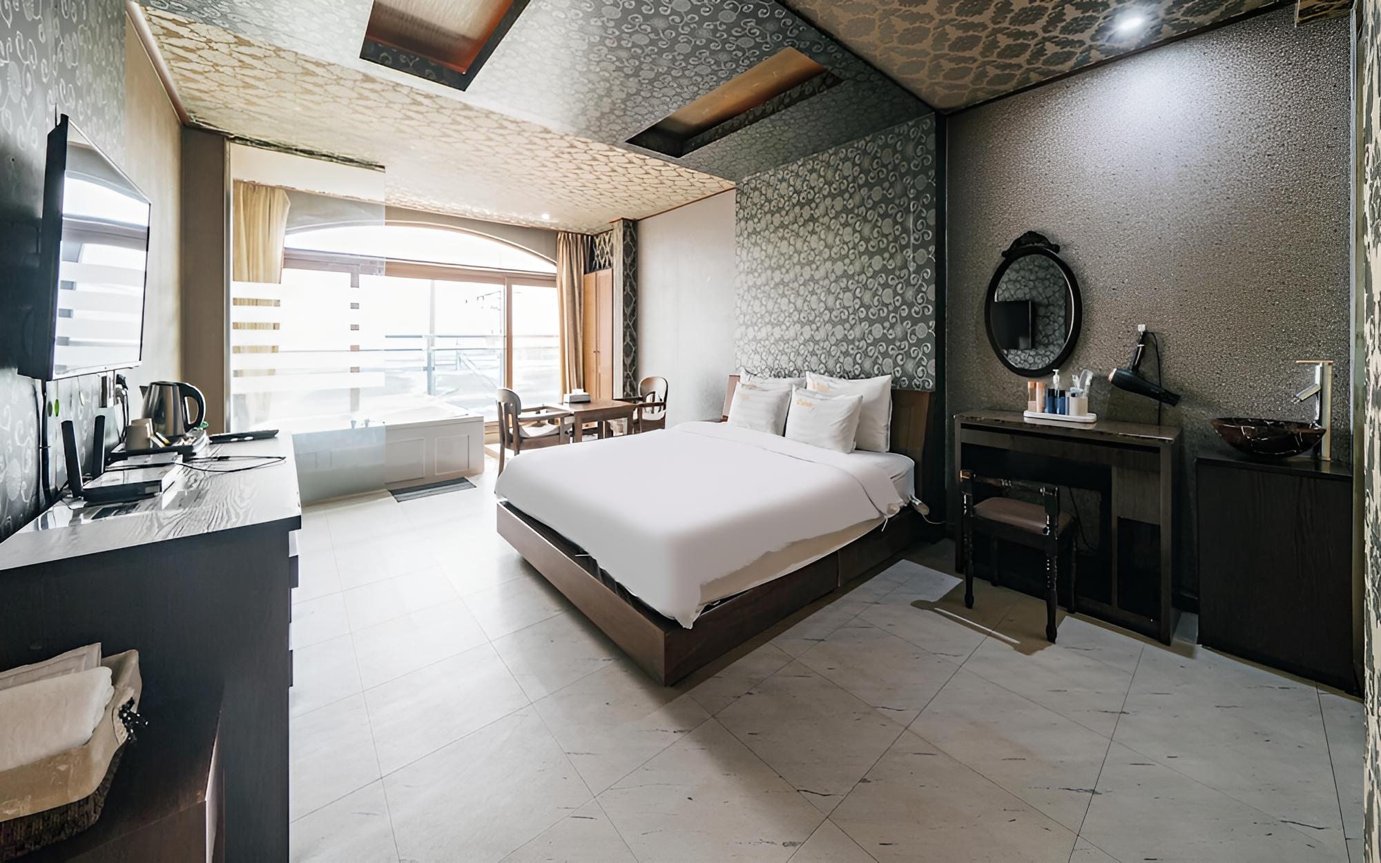 Room (VIP room (Netflix spa bath)) - Photo 1