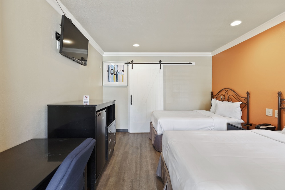 Deluxe Room, 2 Double Beds, Non Smoking, Ground Floor - Photo 6