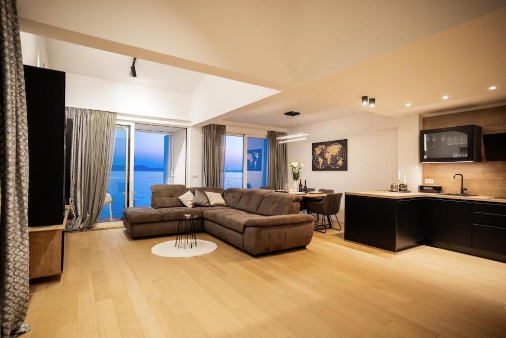 Presidential Apartment, 3 Bedrooms, Pool Access, Sea View