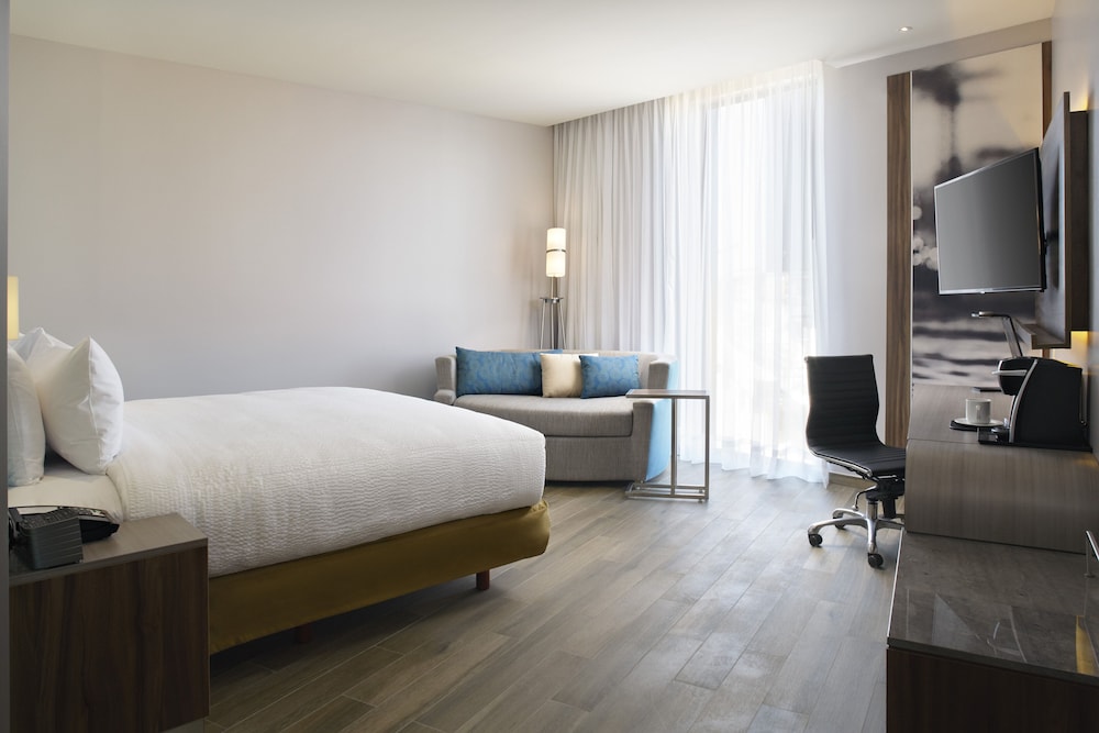 Superior Room, 1 King Bed, City View photo 1