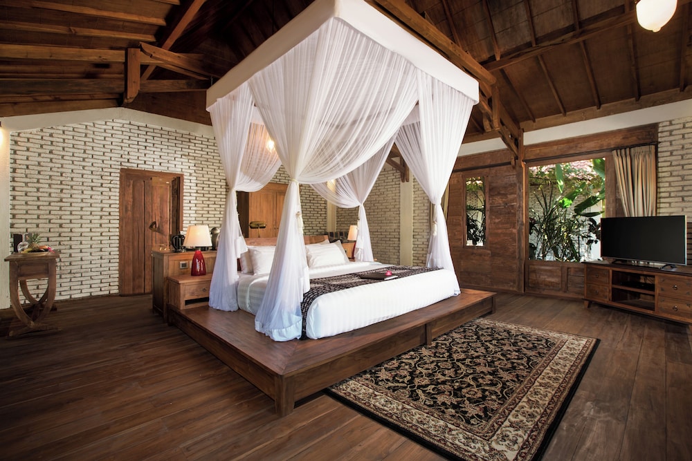 Deluxe Beachfront Residence