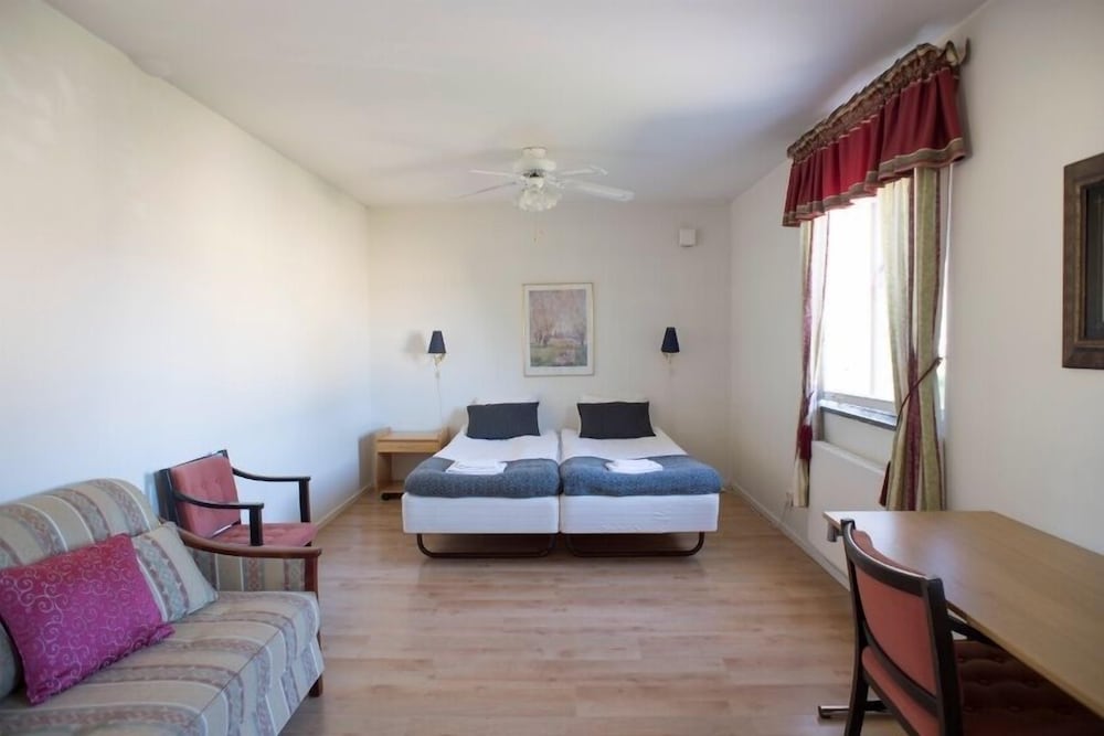 Deluxe Single Room (2 beds)