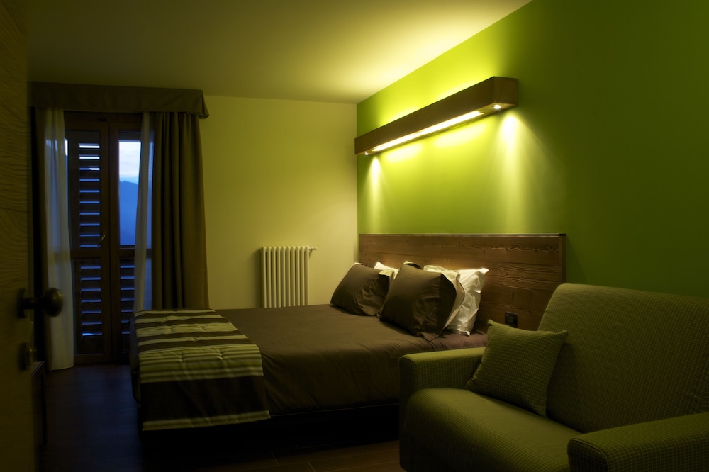 Superior Triple Room, Mountain View photo 2