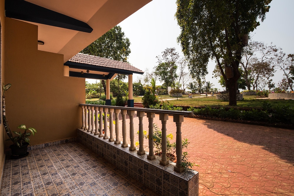 Deluxe Single Room, 1 Queen Bed, Garden View photo 1