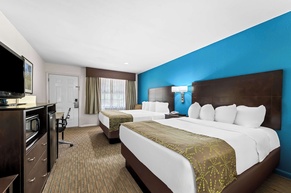 Standard Room, 2 Queen Beds, Non Smoking, Refrigerator & Microwave photo 1