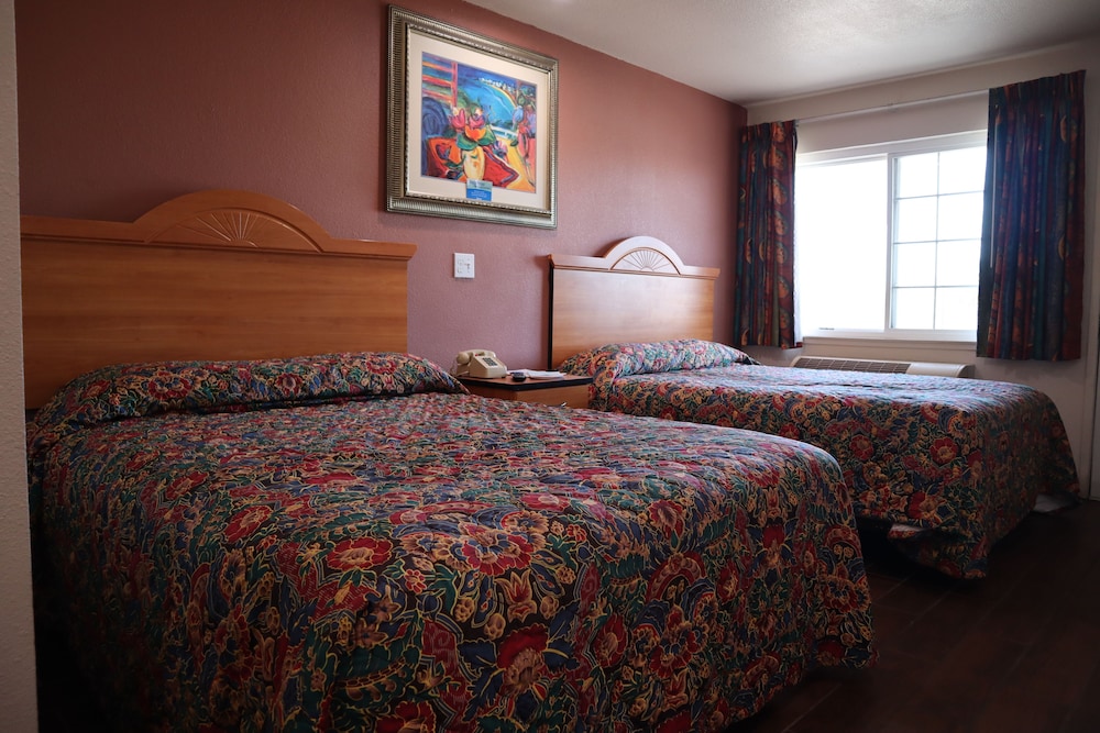 Standard Room, 2 Queen Beds photo 1