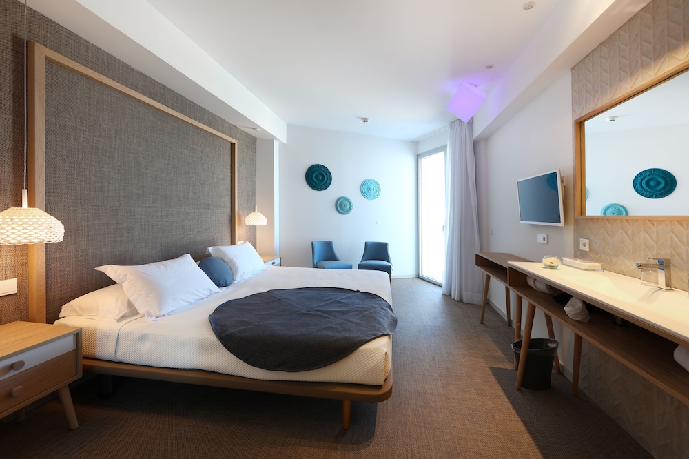 Habitación Doble con Vista Parcial al Mar