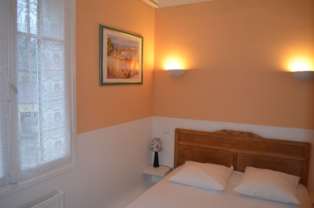 Standard Double Room, 1 Double Bed, Private Bathroom - Photo 8
