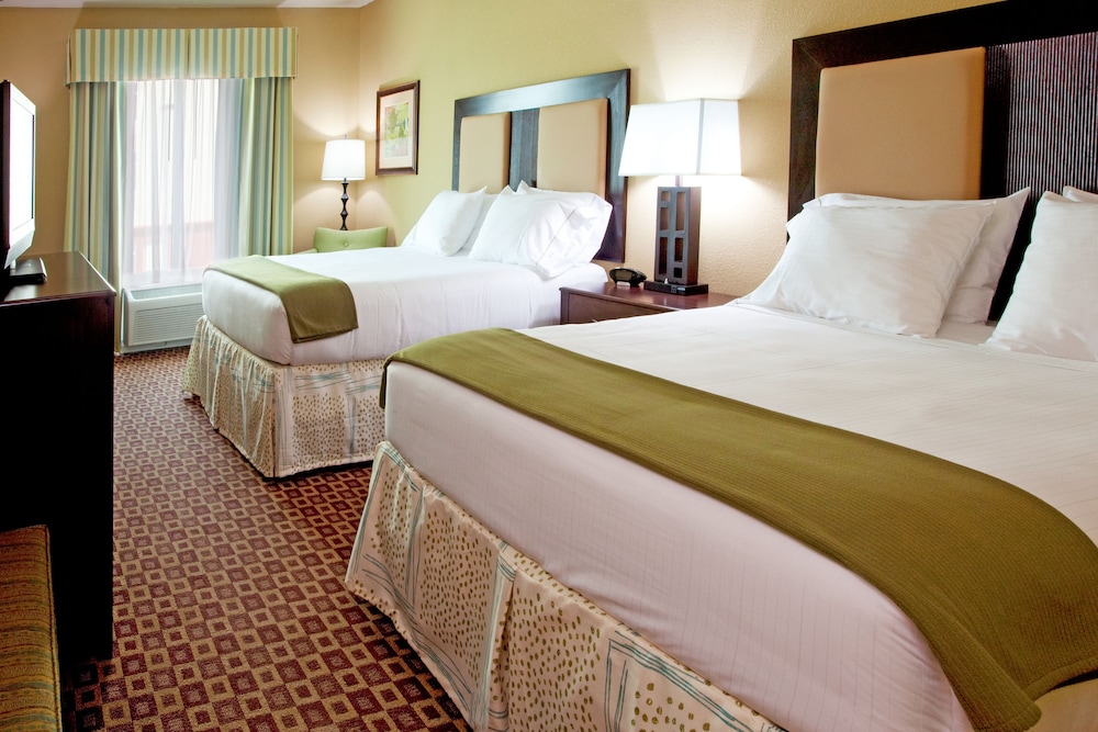 Suite, Multiple Beds (Additional Living Area) - Photo 2