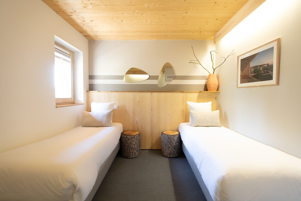 Premium Twin Room - Photo 5