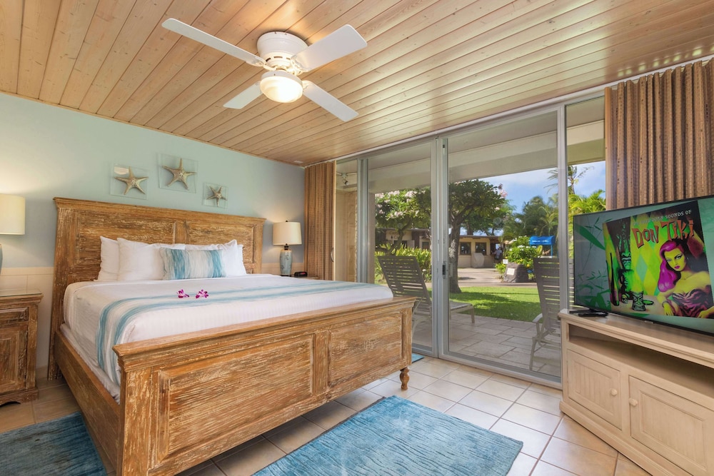 Premium Suite (1 Bedroom, Oceanside) - Photo 3