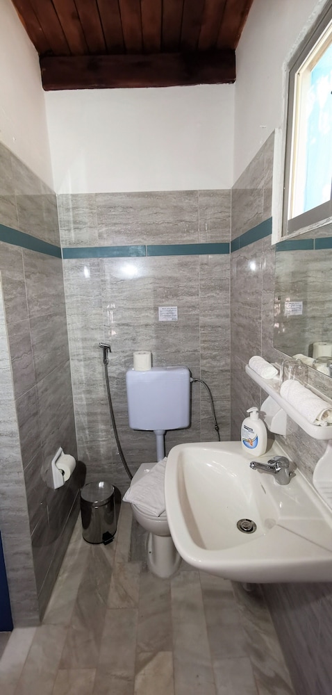 Standard Single Room, 1 Double Bed, Patio, Garden View photo 2