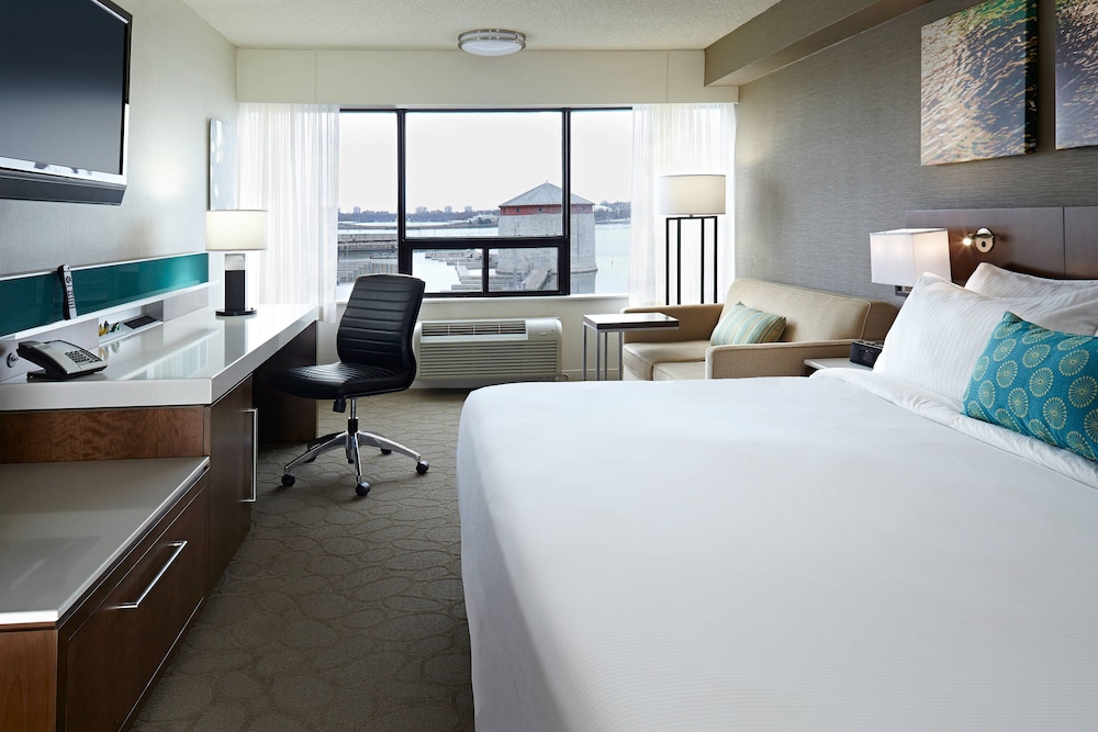Deluxe Room, 1 King Bed with Sofa bed - Photo 2