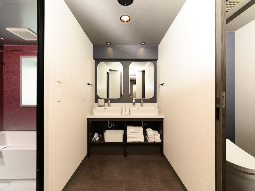 Two-Bedroom Family Suite(Sofa-Bed) - Photo 15