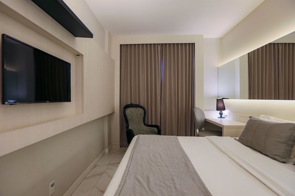 Luxury Room, 1 Queen Bed photo 3
