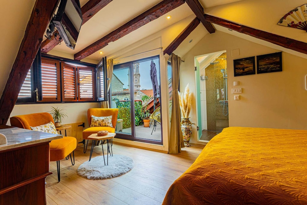Deluxe Room, Balcony, City View