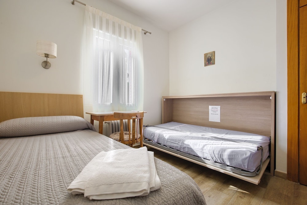 Basic Triple Room