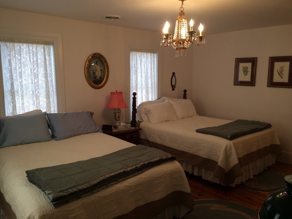 Suite, 2 Queen Beds photo 1