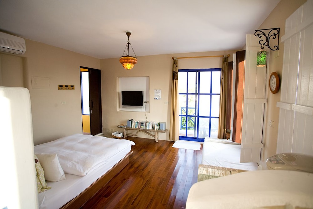 Deluxe Double Room (Boat, Orange)