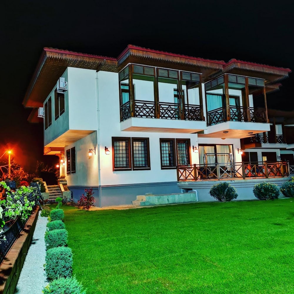 Villa photo 1