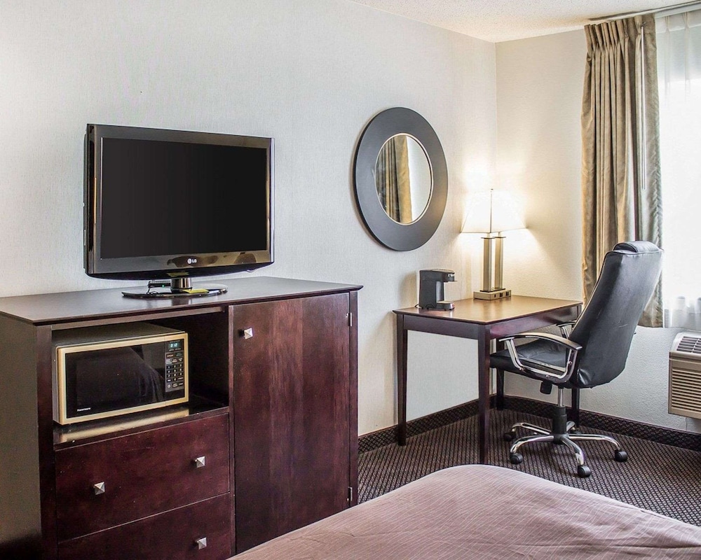 Standard Room, 1 Queen Bed, Accessible, Non Smoking - Photo 2