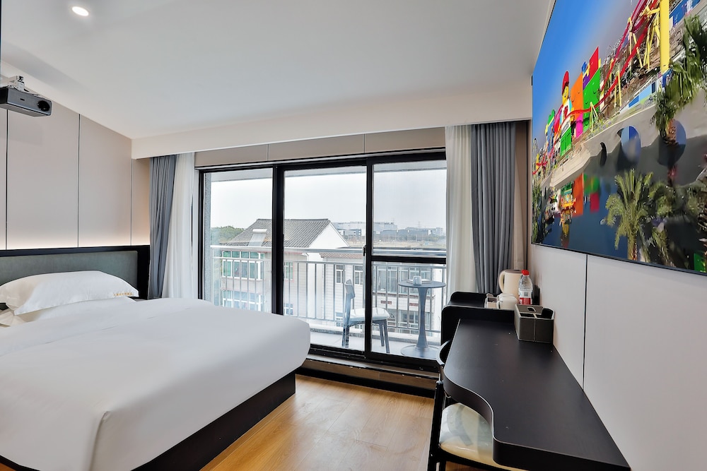 Junior Double Room, Garden View