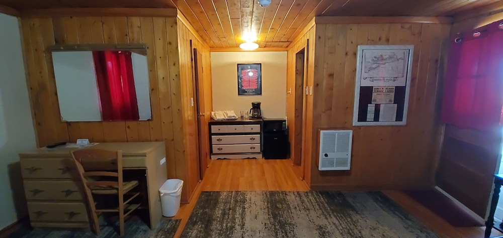Standard Room, 2 Queen Beds photo 3