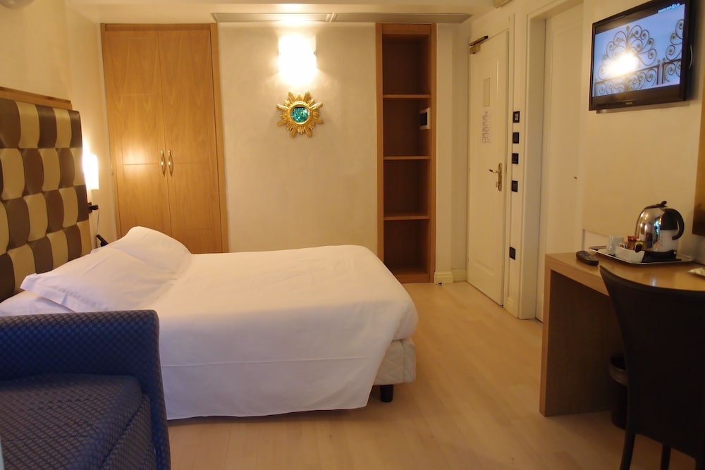 Economy Double Room - Photo 2