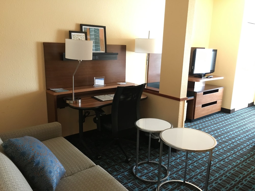 Suite, 1 Bedroom (Mobility/Hearing Accessible, Tub) - Photo 5
