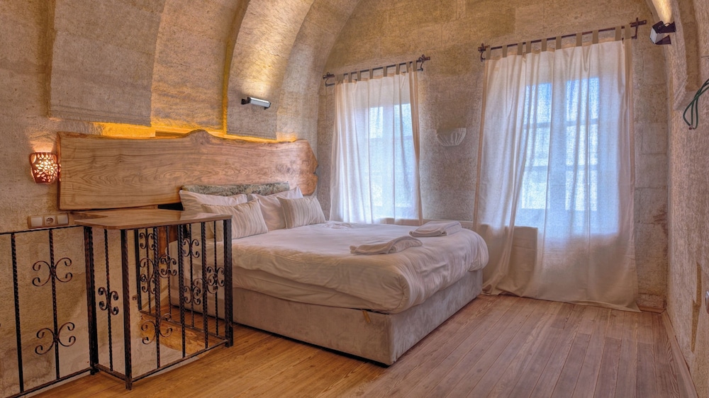 Royal Suite, Hill View