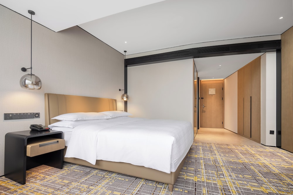 Superior Room, 1 King Bed, City View - Photo 2